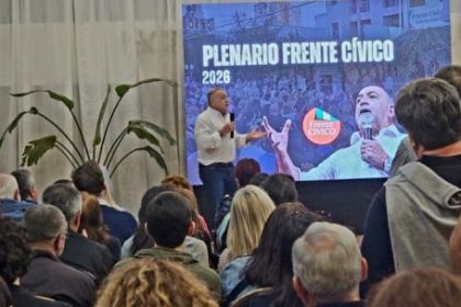juez-junto-a-tropa-para-mostrarle-a-bornoroni-y-los-libertarios,-su-poder-de-fuego