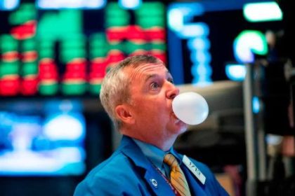 el-derrumbe-de-los-chips-golpeo-a-las-bolsas-de-asia-y-la-expectativa-por-la-fed-pone-bajo-presion-a-los-mercados