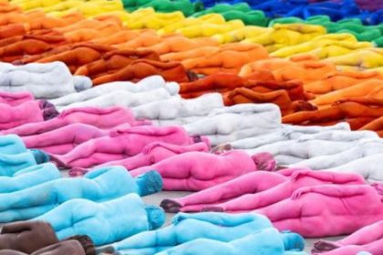 spencer-tunick-reunio-a-500-personas-desnudas-en-gran-canaria-por-la-diversidad-lgtbiq+