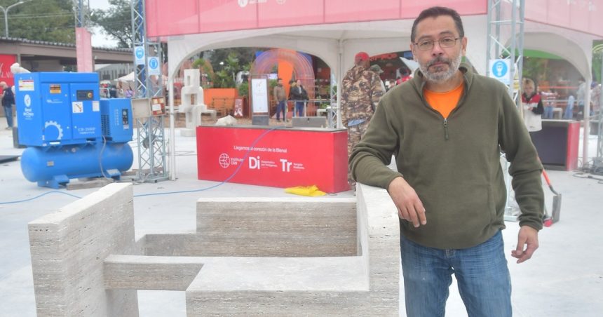 un-cubo,-la-piedra-y-el-vacio:-el-chileno-mauricio-guajardo-conquisto-la-bienal-del-chaco