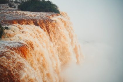 vuelco-fatal-en-las-cataratas-del-iguazu:-bomberos-brasileros-describieron-como-fue-el-procedimiento-de-rescate-en-el-rio