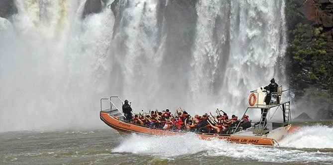 brasil-|-tragedia-en-las-cataratas-del-iguazu:-tras-colaborar-en-la-busqueda,-las-lanchas-argentinas-retoman-los-paseos