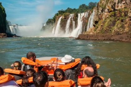 un-turista-neerlandes-murio-durante-un-tragico-accidente-en-las-cataratas-del-iguazu-tras-el-vuelco-de-una-embarcacion