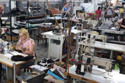 la-industria-no-encuentra-piso:-caen-la-produccion,-la-inversion-y-el-empleo-en-los-principales-polos-fabriles