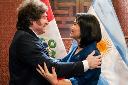 milei-participo-en-peru-de-la-asuncion-presidencial-de-keiko-fujimori:-“tenemos-un-monton-de-amigos-en-comun”