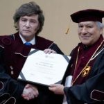 milei-recibio-un-doctorado-honoris-causa-en-peru-y-reivindico-la-motosierra-como-simbolo-de-su-ajuste-fiscal