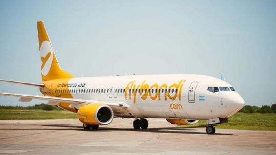 “en-junio-cumplio-803-de-2.626-vuelos-programados”:-una-senadora-radical-apunto-contra-flybondi-y-le-exigio-explicaciones-al-gobierno