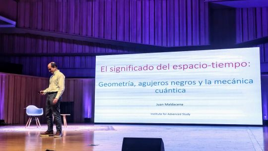 una-conferencia-sobre-fisica-teorica-se-convirtio-en-un-fenomeno-cultural-que-atrajo-miles-de-fans