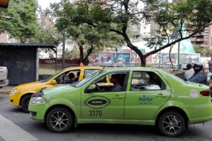 condiciones-regulatorias-para-uber-en-cordoba:-taxistas-reclamaron-que-las-apps-cumplan-las-mismas-exigencias
