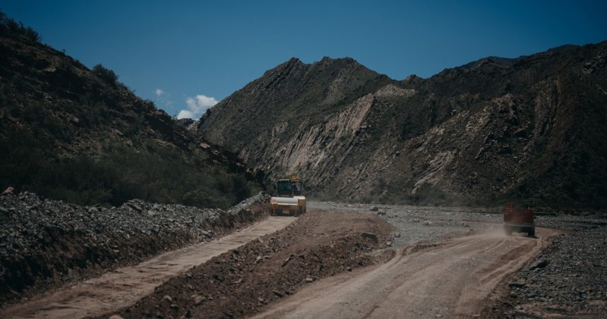 vicuna-consiguio-aval-del-gobierno-para-abastecer-de-energia-a-un-proyecto-minero-de-cobre-por-us$-9.700-millones