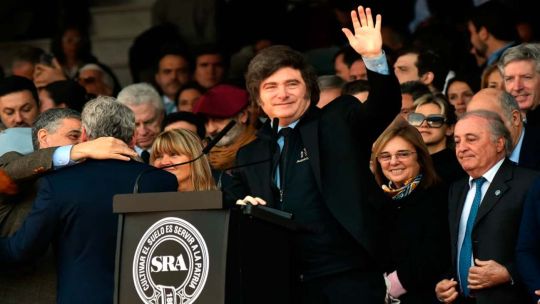milei-quedo-en-“off-side”-despues-del-mundial,-y-para-una-consultora-ya-esta-detras-de-kicillof