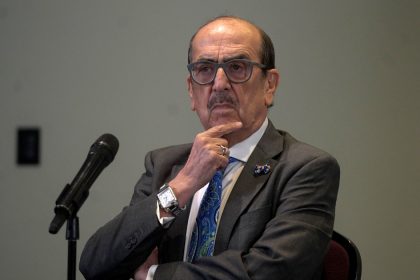 “cristina-no-es-una-chorra,-no-es-una-kuka”,-la-histrionica-participacion-del-abogado-espanol-que-eclipso-la-presentacion-de-la-nueva-estrategia-legal-de-la-expresidenta