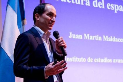 quien-es-juan-martin-maldacena,-el-fisico-argentino-detras-de-una-de-las-conjeturas-mas-importantes-de-la-ciencia-moderna