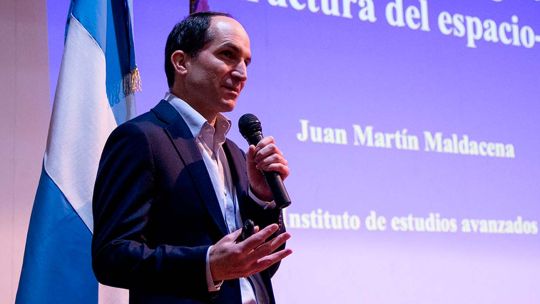 quien-es-juan-martin-maldacena,-el-fisico-argentino-detras-de-una-de-las-conjeturas-mas-importantes-de-la-ciencia-moderna