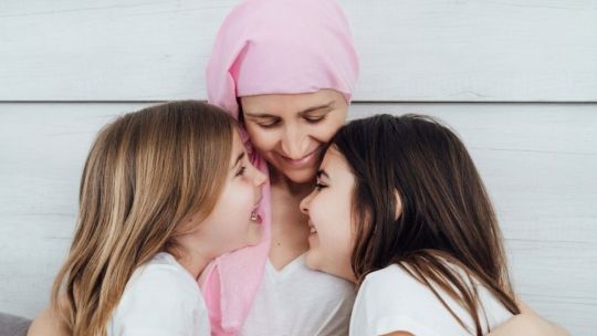como-decirles-a-tus-hijos-que-tenes-cancer:-las-10-recomendaciones-para-afrontar-una-conversacion-dificil