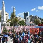 la-nueva-pulseada-salarial:-los-gremios-impulsan-acuerdos-cortos-en-las-paritarias-y-revisiones-antes-de-diciembre