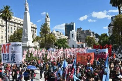 la-nueva-pulseada-salarial:-los-gremios-impulsan-acuerdos-cortos-en-las-paritarias-y-revisiones-antes-de-diciembre