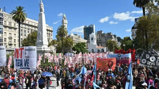 la-nueva-pulseada-salarial:-los-gremios-impulsan-acuerdos-cortos-en-las-paritarias-y-revisiones-antes-de-diciembre