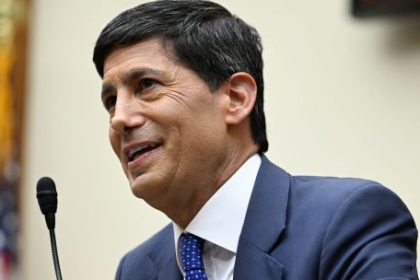la-fed-decidio-mantener-las-tasas-de-interes,-ante-una-votacion-dividida