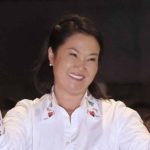 “keiko-fujimori-estara-haciendo-equilibrio-con-un-pie-acompanando-al-papa-leon-y-otro-a-trump”