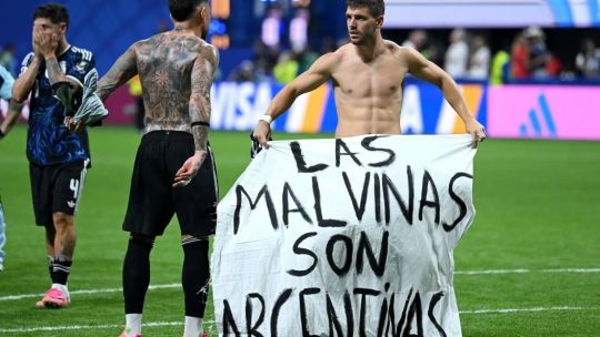 la-fifa-abrio-una-investigacion-contra-la-afa:-que-paso-con-la-bandera-de-malvinas-y-quienes-son-los-jugadores-involucrados-tras-la-final