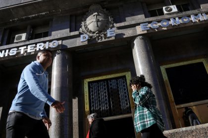 en-una-licitacion-clave,-el-gobierno-renovo-su-deuda-en-pesos-y-consiguio-us$-309-millones-extras