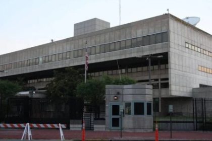 evacuaron-la-embajada-de-estados-unidos-en-palermo-por-una-amenaza-de-bomba:-el-operativo-dio-negativo
