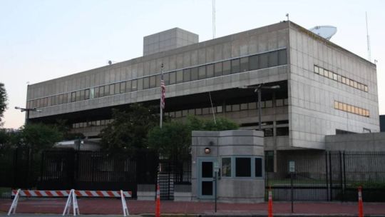 evacuaron-la-embajada-de-estados-unidos-en-palermo-por-una-amenaza-de-bomba:-el-operativo-dio-negativo
