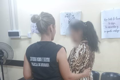 la-policia-de-misiones-rescato-a-una-mujer-que-habia-sido-obligada-por-su-agresor-a-salir-del-paraguay