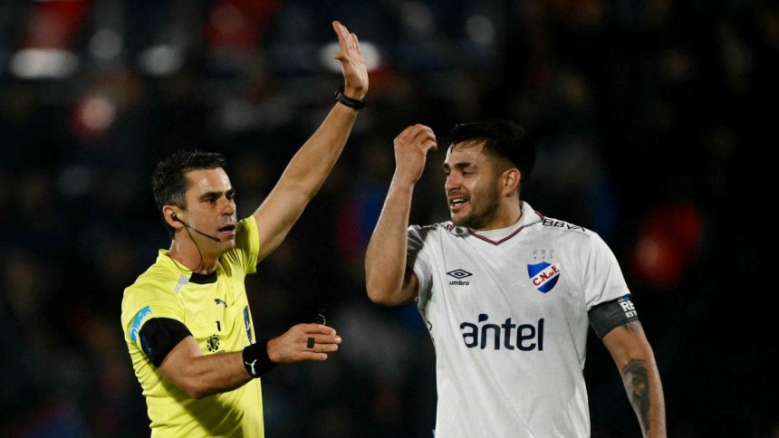 el-nuevo-rol-de-maxi-gomez-como-capitan-de-nacional-tras-una-meditada-decision-de-jorge-bava,-quien-explico-lo-que-busco-con-su-designacion