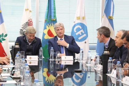 gobernadores-buscaran-us$-1.000-millones-hasta-fin-de-ano-para-pagar-vencimientos-de-bonos-en-dolares