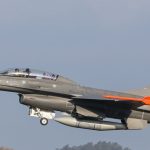 una-visita-a-la-base-de-los-aviones-caza-f-16:-seguridad-extrema-y-tecnologia-de-“las-guerras-del-futuro”
