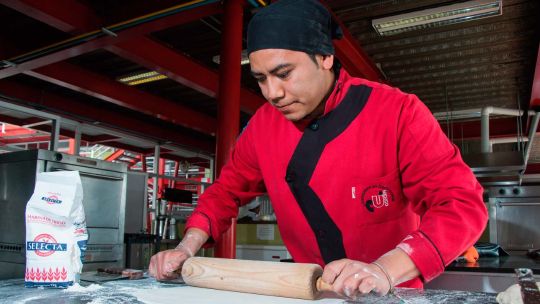 escala-salarial-gastronomicos:-cuanto-cobran-los-empleados-de-hoteleria-y-gastronomia-en-julio-tras-el-nuevo-acuerdo