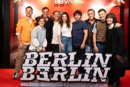 berlin-berlin:-cuando-el-disparate-se-convierte-en-la-tan-necesaria-risa-sanadora