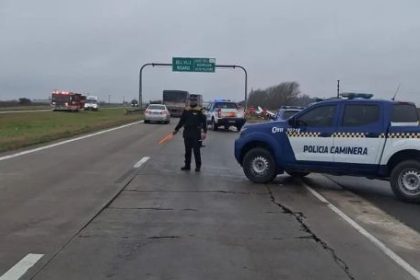 accidente-en-la-autopista-cordoba-rosario:-tres-muertos-tras-un-violento-choque-contra-un-guardarrail-en-morrison