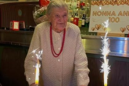 furor-por-una-italiana-de-101-anos-que-atiende-su-propio-bar