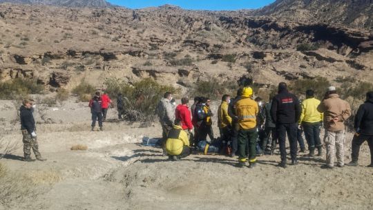 tragedia-en-ischigualasto:-trasladaron-por-tierra-los-cuerpos-de-las-siete-victimas-hacia-la-morgue-judicial