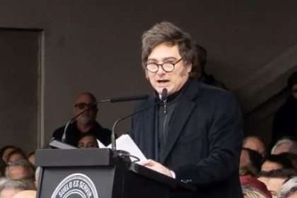 cuestionan-el-dnu-migratorio:-“la-conveniencia-politica-no-avala-la-urgencia-para-que-el-presidente-se-salte-la-constitucion”