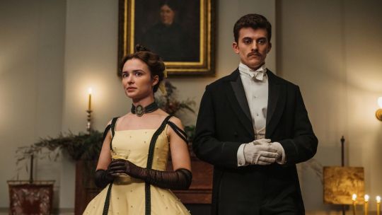 llega-a-netflix-“mi-brillante-carrera”,-la-nueva-serie-de-epoca-basada-en-una-novela-clasica:-de-que-trata-y-cuando-se-estrena