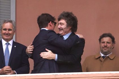 nuevo-dnu-contra-extranjeros-por-discursos-de-odio:-la-sombra-de-santiago-caputo-y-por-que-podria-fracasar-la-norma