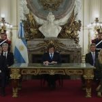 javier-milei-apunto-contra-cristina-kirchner-y-marco-del-pont-al-presentar-la-reforma-del-bcra:-“le-robaron-al-banco-central-10-mil-millones-de-dolares”