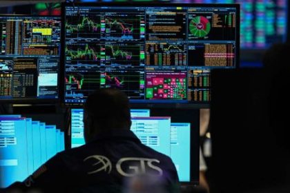 el-riesgo-pais-baja-a-441-puntos-en-medio-de-la-volatilidad-internacional