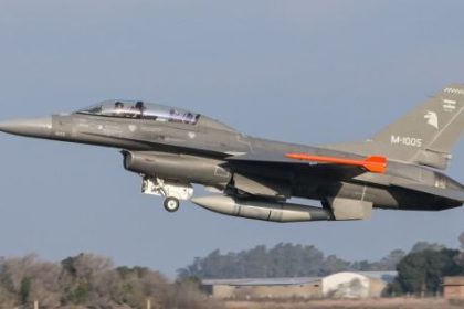 vuelo-al-corazon-del-programa-f-16:-asi-son-los-aviones-de-la-fuerza-aerea-que-espera-mas-cazas