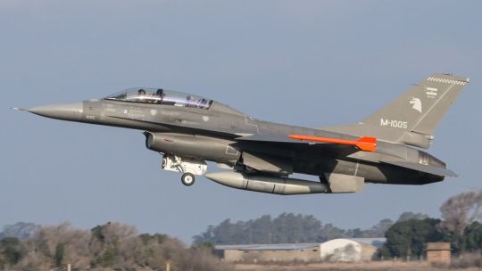 vuelo-al-corazon-del-programa-f-16:-asi-son-los-aviones-de-la-fuerza-aerea-que-espera-mas-cazas