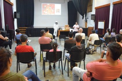 la-apicultura-como-oportunidad-para-producir-y-emprender-en-montecarlo