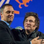 milei-volvio-a-defender-a-adorni-y-sostuvo-que-confia-en-su-inocencia:-“para-mi,-es-honesto”