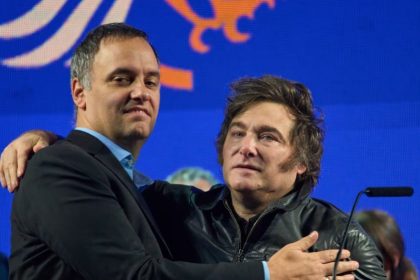 milei-volvio-a-defender-a-adorni-y-sostuvo-que-confia-en-su-inocencia:-“para-mi,-es-honesto”