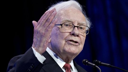 grillete-fiscal:-la-regla-de-warren-buffett-que-inspiro-la-propuesta-de-milei-y-el-modelo-de-singapur