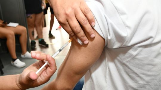 dengue-en-chaco:-quienes-pueden-vacunarse-y-donde-se-aplica-la-dosis