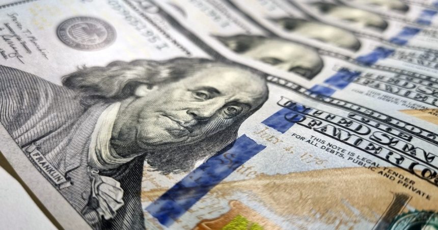 no-afloja-la-demanda-de-dolares:-en-junio,-un-millon-y-medio-de-personas-compraron-us$-2.443-millones